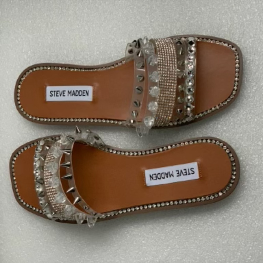 🆕 Steve Madden 
Size: 7.5 
Color: Clear 😍